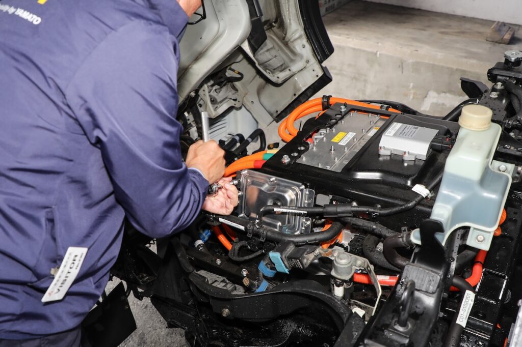 モーター制御ユニットのVCU。ボルトオンで止められているだけなので交換は5分程度で完了できる