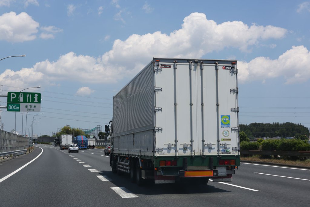 大型貨物自動車に搭載が義務化されている速度抑制装置