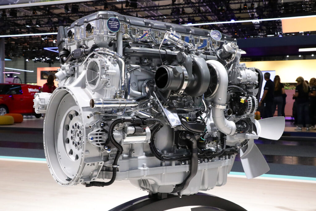 スカニアSUPERの新型ディーゼルエンジン・DC13型。型式やボアスト、圧縮比は従来と同じだが、ほぼ別物のエンジンである