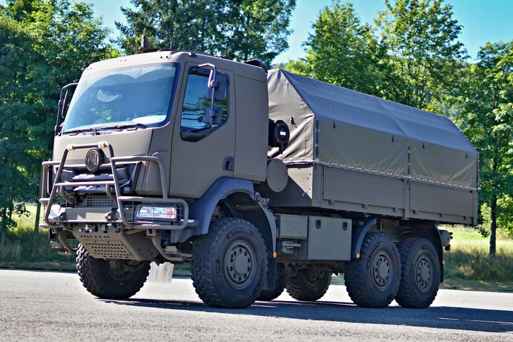 タトラに限れば異端のシャシーをもつ総輪駆動トラック・T810。写真は最新モデルのT810M（写真：TATRA）